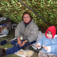 elder and youth eatting